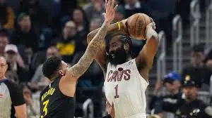 🏀🔥 DONOVAN MITCHELL & MAX STRUS ERUPT! Cavs Edge Warriors 118-111 in THRILLER – Strus’ Clutch 3 Seals the Deal! Curry Still Sidelined!